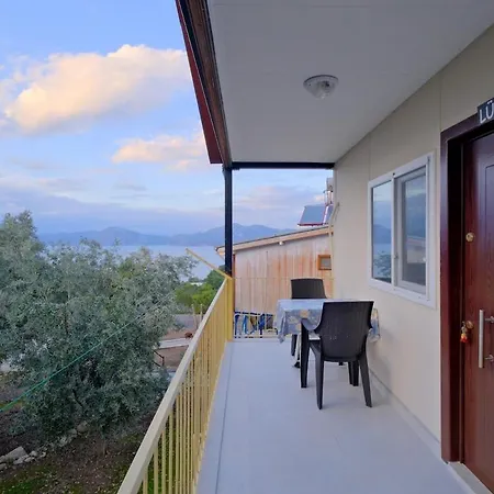 דירה Deniz Manzarali Ve Terasli פאראליה